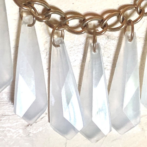 3/$40 VTG Y2K Gold Chain/Faceted Semi-Opaque Milky Acrylic Dangles Necklace - Picture 7 of 13